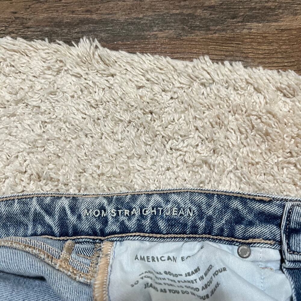 American Eagle Size 2 Short Light Wash High-Rise Mom Straight Jeans - Picture 6 of 7